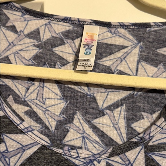 Small Lularoe Classic T - Picture 3 of 3